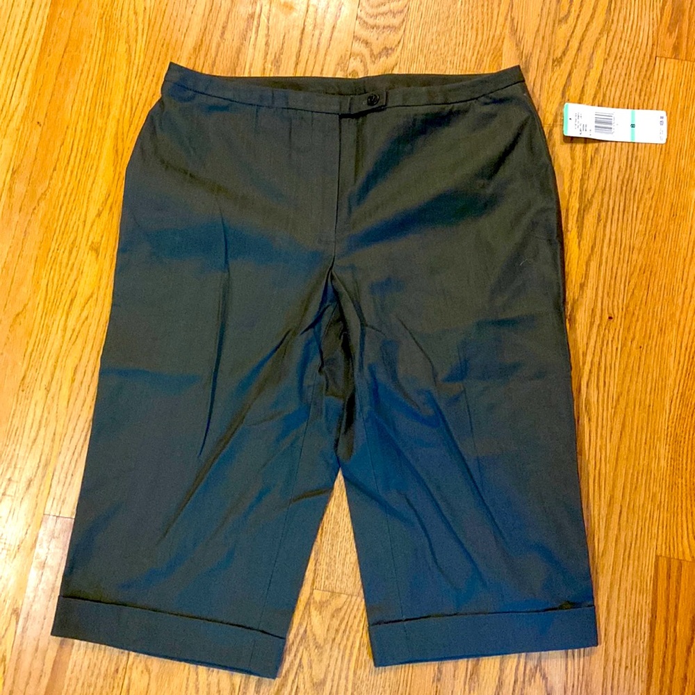 Brand-new Nine West Patio Party Bermuda shorts.